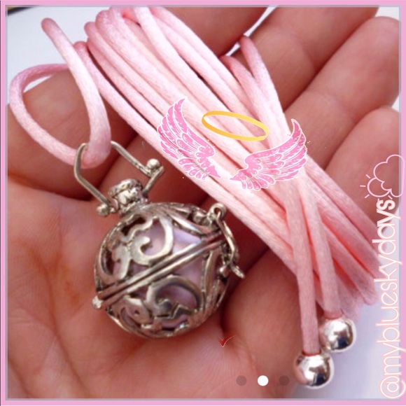 Médaillon Angel Caller – Collier Boule Papillon Articulé – Bronze – Cordon Ajustable